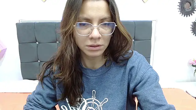 karlamorris  online show from February 24, 2025, 1:42 pm