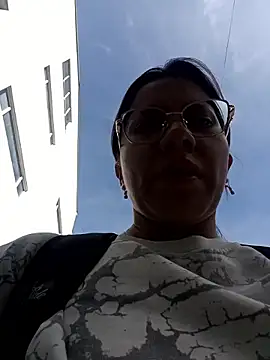 karlamorris  online show from September 16, 2025, 1:23 pm