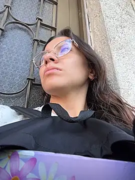 karlamorris  online show from February 9, 2026, 1:15 pm