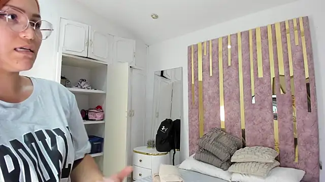 LeahxBarker online show from March 17, 2025, 11:00 pm