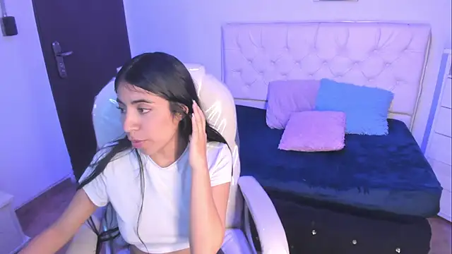 lunitaa18 online show from December 22, 2025, 8:50 pm