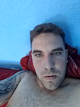 elcarli13 online show from June 14, 2026, 3:47 pm