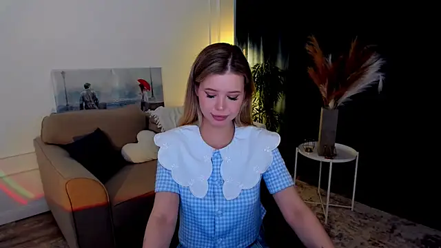 FollowLovee online show from May 14, 2026, 3:57 am