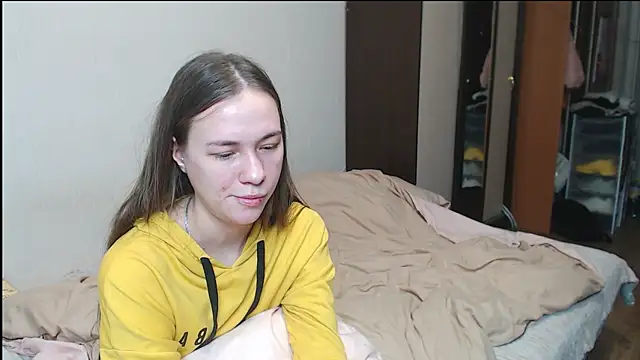 leila bambi  online show from March 20, 2025, 11:38 am