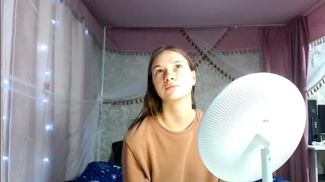 leila bambi  online show from November 12, 2025, 2:45 am