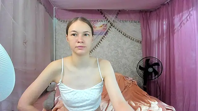 leila bambi  online show from June 1, 2026, 1:57 pm