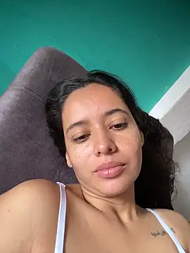 juliana 0796 online show from May 17, 2026, 4:14 pm