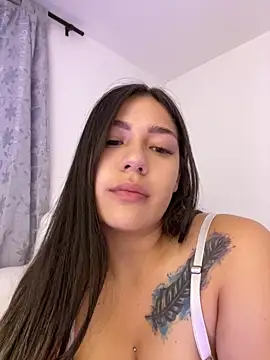 Snapshot of Latina_vanessa chatting on March 17, 2025, 10:49 pm Latina vanessa online show from March 17, 2025, 10:49 pm