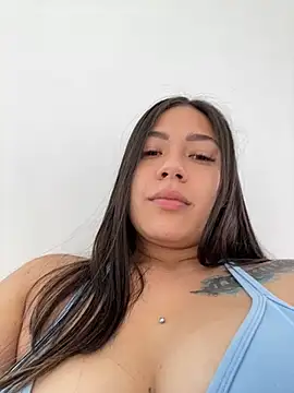 Snapshot of Latina_vanessa chatting on March 21, 2025, 9:45 pm Latina vanessa online show from March 21, 2025, 9:45 pm