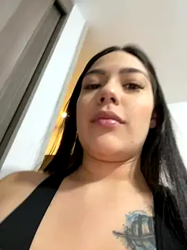 Snapshot of Latina_vanessa chatting on October 10, 2025, 10:53 pm Latina vanessa online show from October 10, 2025, 10:53 pm
