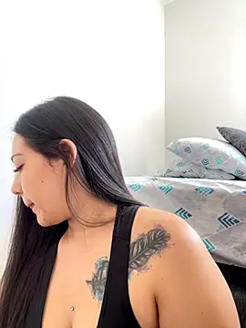 Latina vanessa online show from November 1, 2025, 6:32 pm