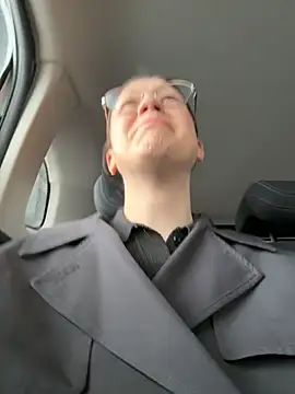 RinaCat online show from April 13, 2026, 6:19 am