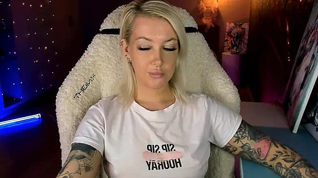 tykioty Miley online show from April 10, 2026, 12:43 pm