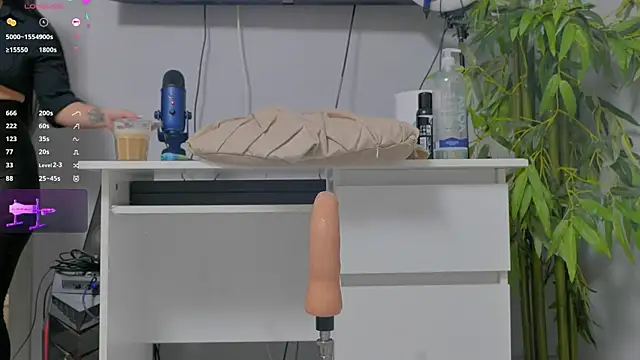 luckyalice  online show from November 9, 2025, 7:56 pm