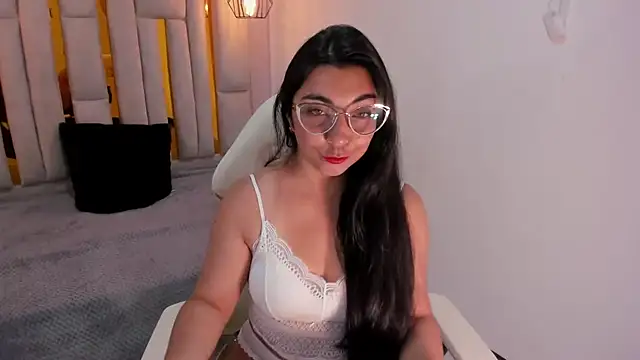 Karla hernandez  online show from February 1, 2025, 11:10 am