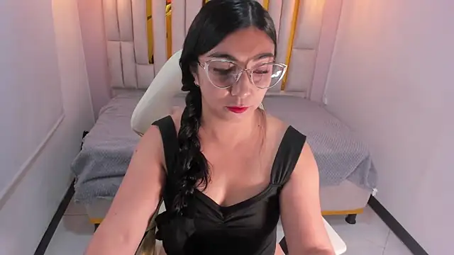 Karla hernandez  online show from February 13, 2025, 11:06 am