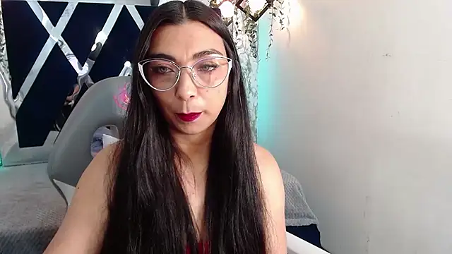Karla hernandez  online show from September 19, 2025, 12:17 pm