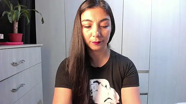Karla hernandez  online show from May 21, 2026, 10:44 am