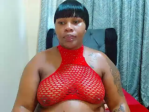 Snapshot of curvycloe1 chatting on December 21, 2024, 5:36 am curvycloe1 online show from December 21, 2024, 5:36 am