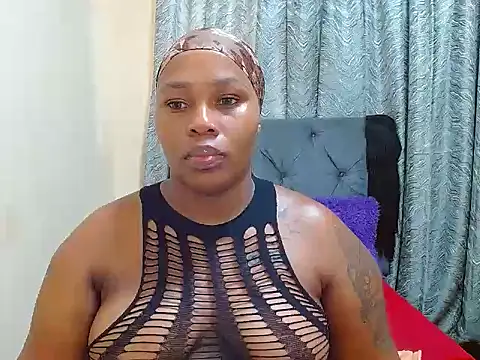 Snapshot of curvycloe1 chatting on December 24, 2024, 6:22 am curvycloe1 online show from December 24, 2024, 6:22 am