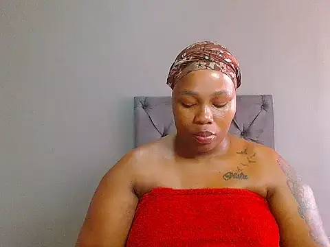 Snapshot of curvycloe1 chatting on February 11, 2025, 6:30 am curvycloe1 online show from February 11, 2025, 6:30 am