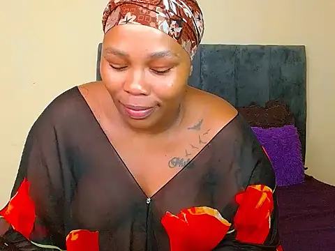 Snapshot of curvycloe1 chatting on October 8, 2025, 5:16 am curvycloe1 online show from October 8, 2025, 5:16 am