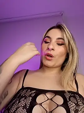 Snapshot of Rouse_A01 chatting on September 19, 2025, 12:12 am Rouse A01 online show from September 19, 2025, 12:12 am