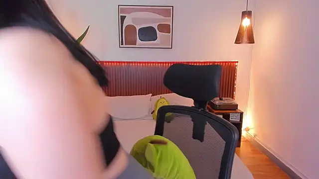 KatherineBond online show from September 12, 2025, 7:36 pm