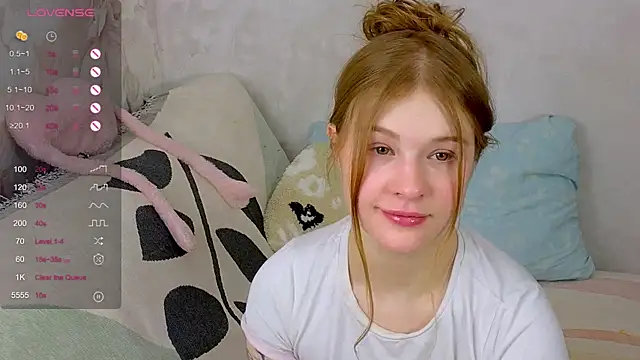 TrissMerigold9 online show from November 17, 2025, 8:25 pm