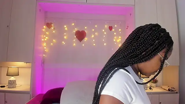 tamaraa smiith online show from March 6, 2026, 7:43 pm