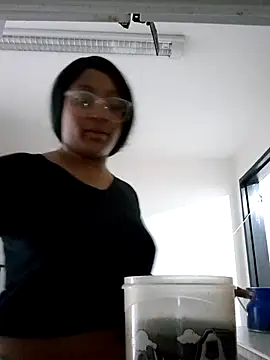 Adelehottman online show from November 6, 2025, 12:17 pm