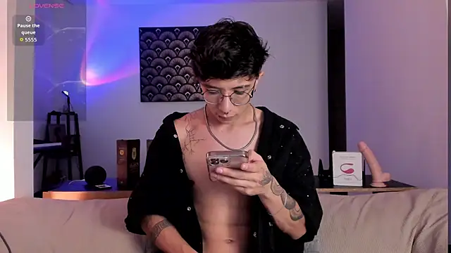 im  thomass online show from December 23, 2025, 2:42 am