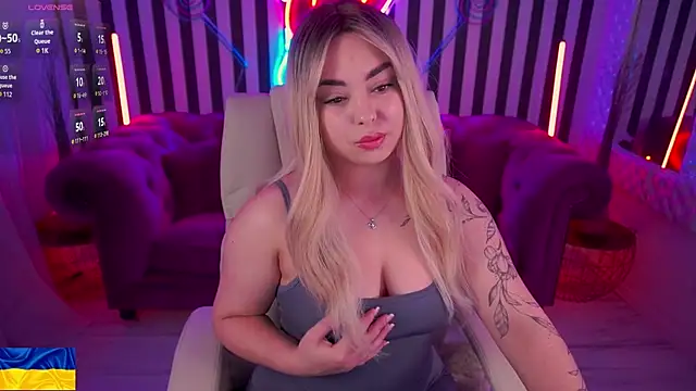 SusieWood online show from April 22, 2026, 8:10 pm