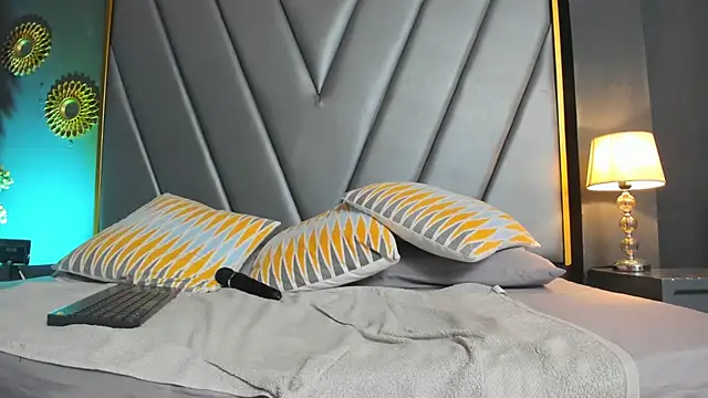 BrendaAdams  online show from February 24, 2025, 2:37 pm