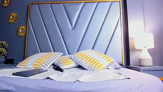 BrendaAdams  online show from September 17, 2025, 10:50 am