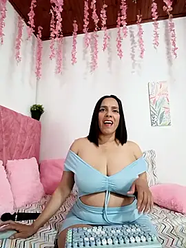 Snapshot of ariana_lavoie- chatting on February 4, 2026, 9:42 pm ariana lavoie- online show from February 4, 2026, 9:42 pm