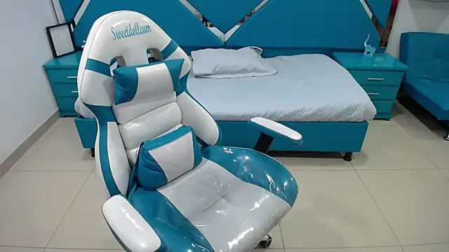  Miaaleon online show from February 26, 2025, 1:19 pm