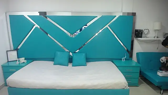  Miaaleon online show from March 13, 2025, 7:17 pm