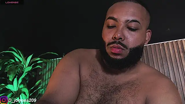 DilanJonnes  online show from October 12, 2025, 11:15 pm