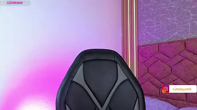 cattaleya    online show from March 14, 2025, 7:12 pm