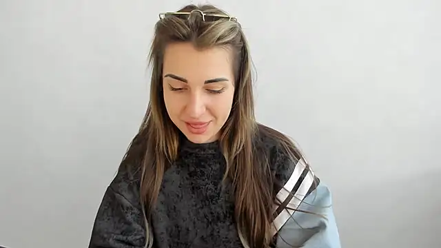 Summmmersky online show from March 8, 2025, 2:19 pm