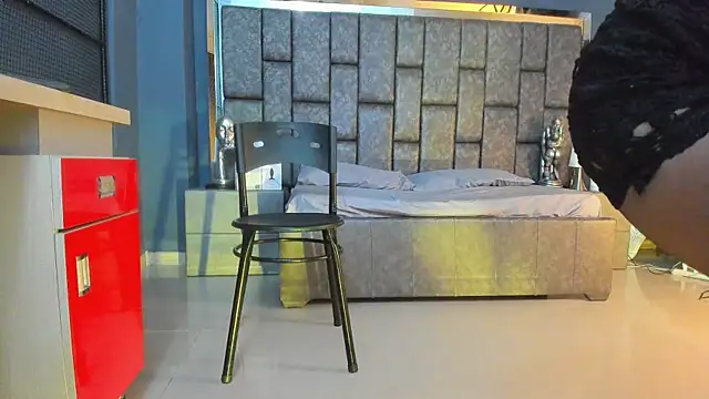 Matureyulyet online show from October 8, 2025, 8:06 pm