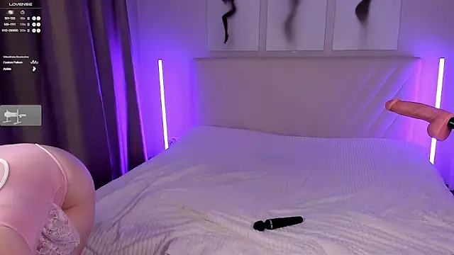 EmmaBarbs online show from October 7, 2025, 8:50 pm