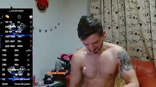 Snapshot of cuple_hoot_ chatting on October 31, 2025, 3:46 pm cuple hoot online show from October 31, 2025, 3:46 pm