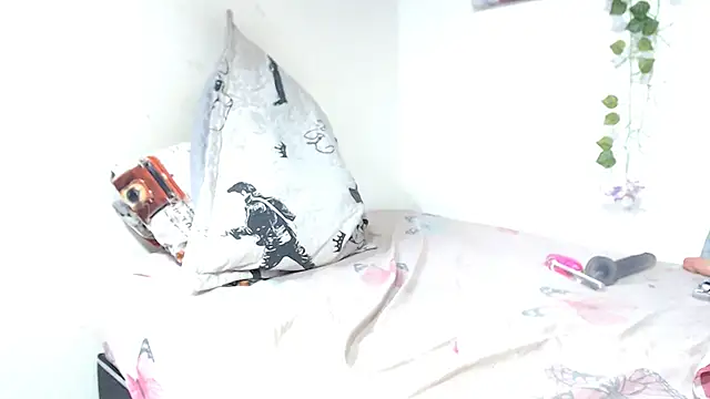 andre20a31 online show from February 15, 2025, 9:49 am