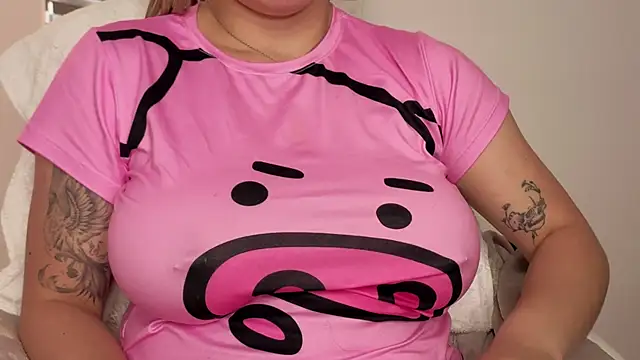 AtheneaRossi online show from October 16, 2025, 2:07 pm