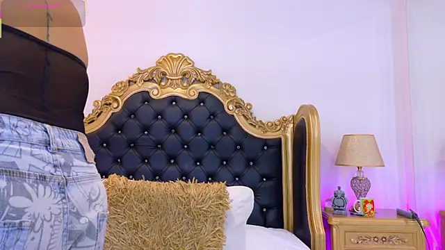 Snapshot of AdelinaVans chatting on April 15, 2026, 11:39 am AdelinaVans online show from April 15, 2026, 11:39 am