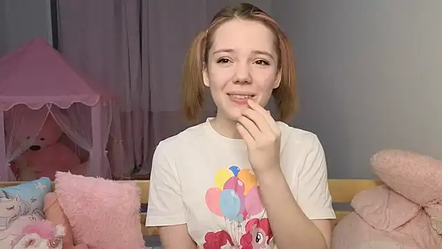 PrincessLittleKiki online show from February 25, 2026, 7:01 pm