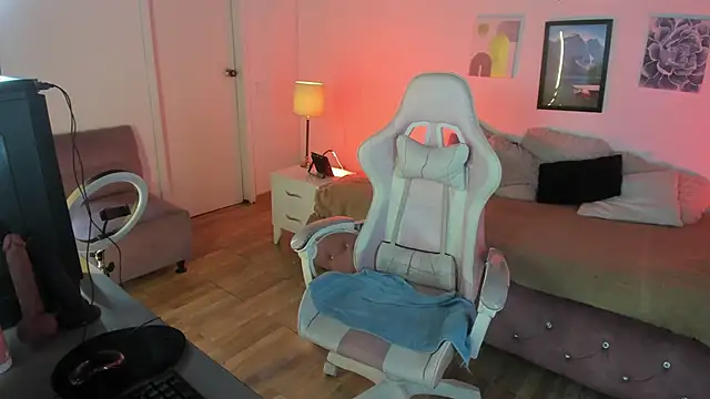 Aliciia cute1 online show from October 5, 2025, 8:40 pm