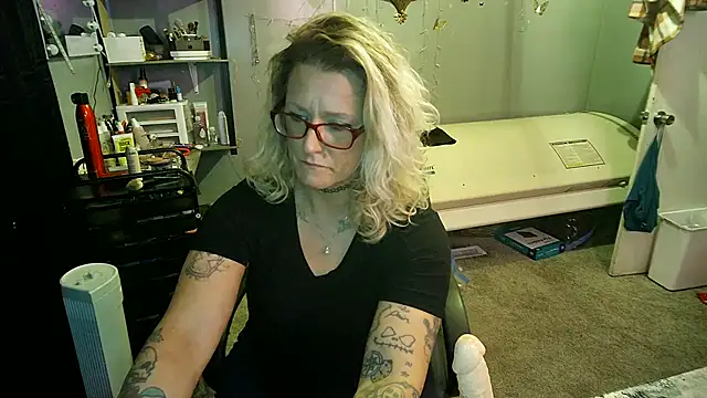 Snapshot of Lisalovely6981 chatting on February 24, 2025, 11:41 pm Lisalovely6981 online show from February 24, 2025, 11:41 pm